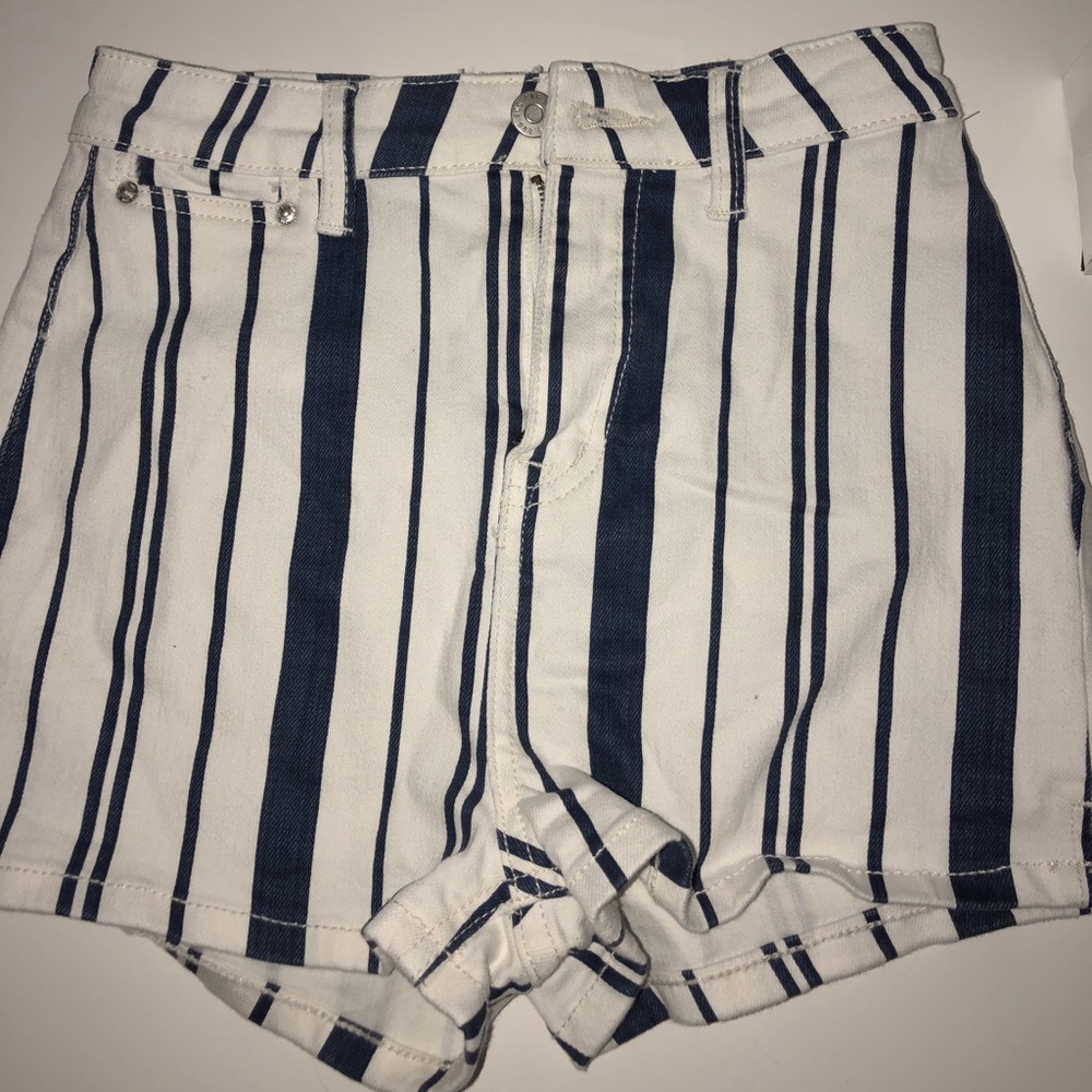 bdg striped shorts!!